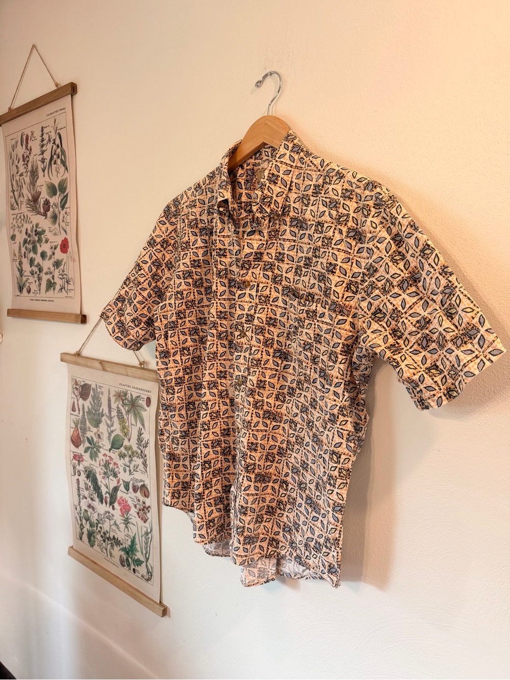 Natural Issue - Men’s Medium- Printed Button-Down Shirt